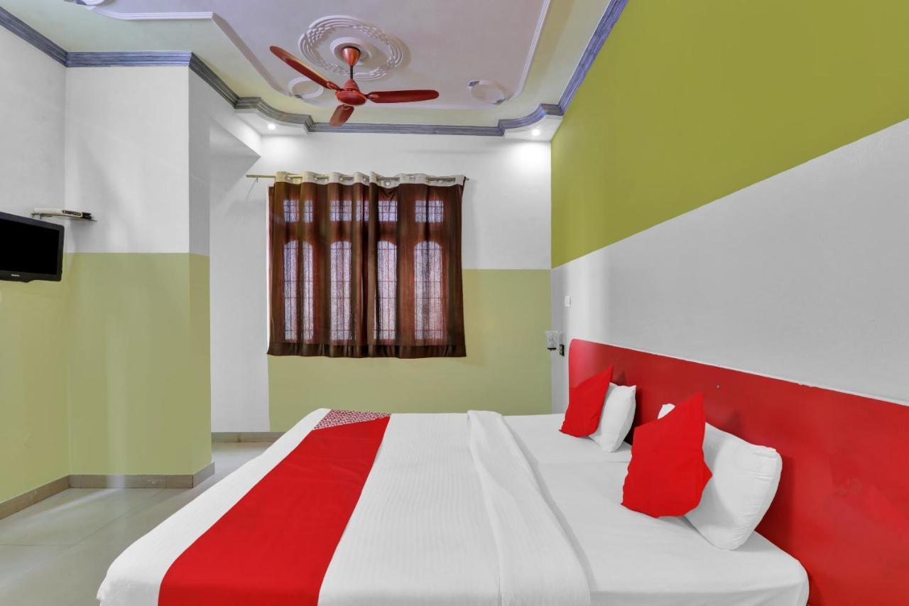 Oyo 82407 K Shree Guest House Benares Buitenkant foto